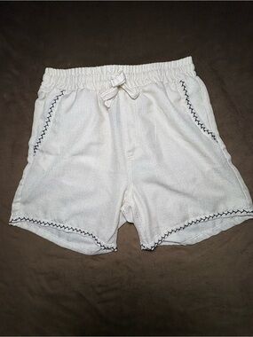 Malibu cream summer shorts - Size Medium ☀️🌴